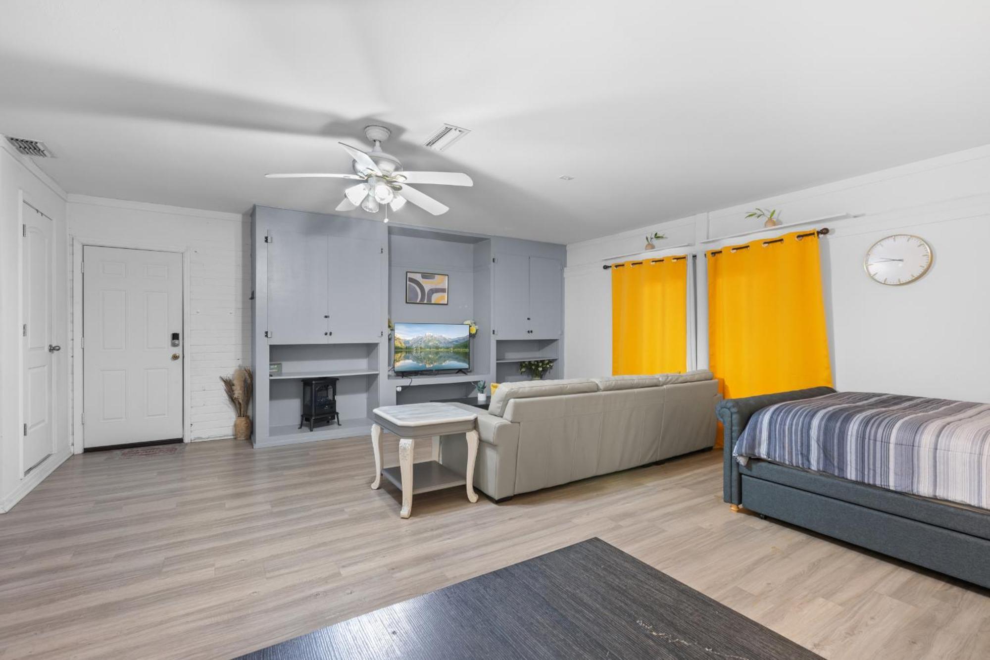 Pet Friendly Large Studio With Free Wi-Fi In Great Location! Orange Park Exterior photo