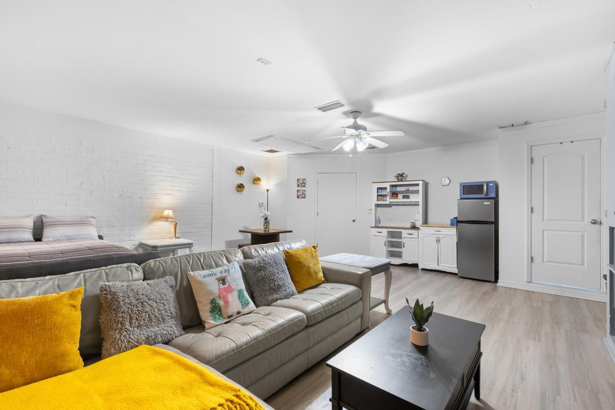 Pet Friendly Large Studio With Free Wi-Fi In Great Location! Orange Park Exterior photo